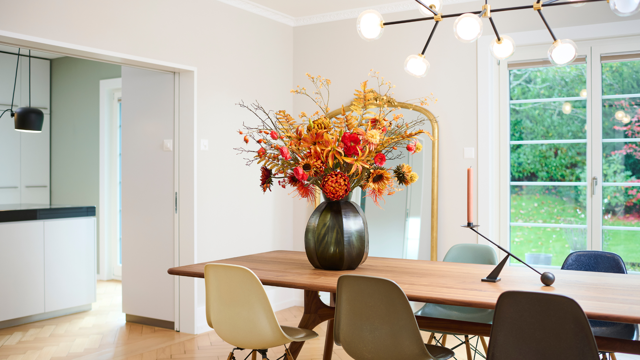 So stylst du hochwertige Kunstblumen