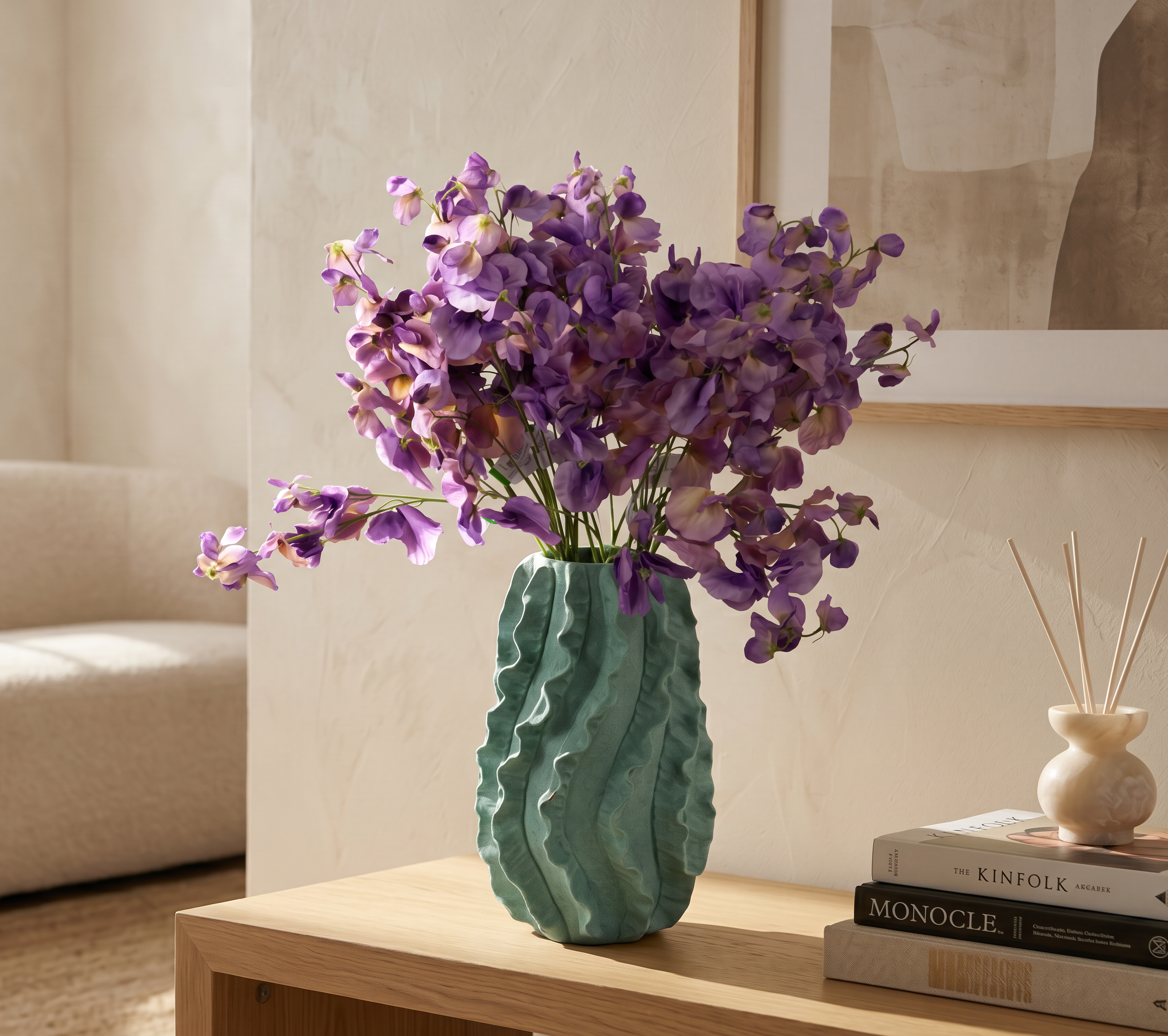 Elwicke Look in Livingroom Green vase.png