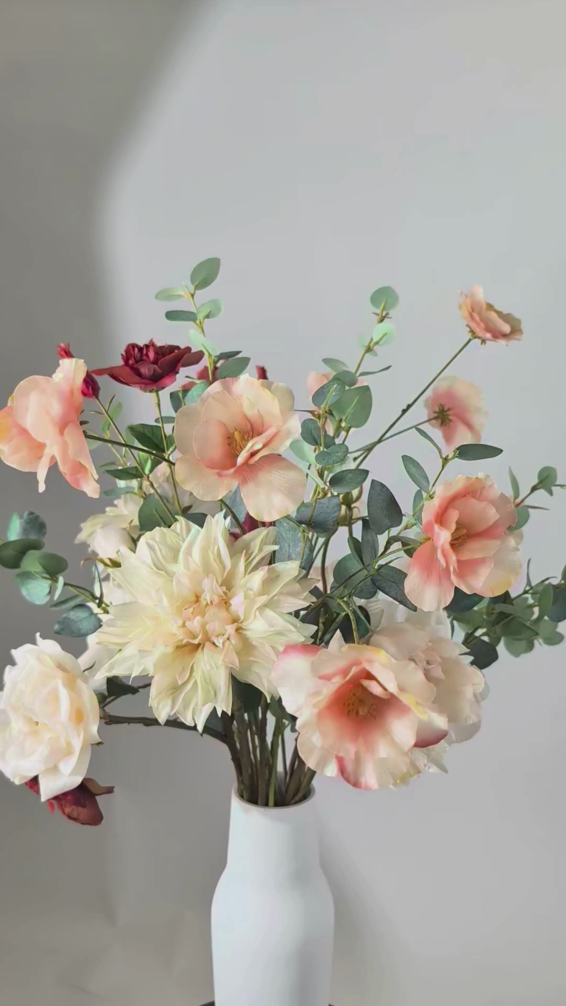 Load video: Bouquet "Bellante" - Size L