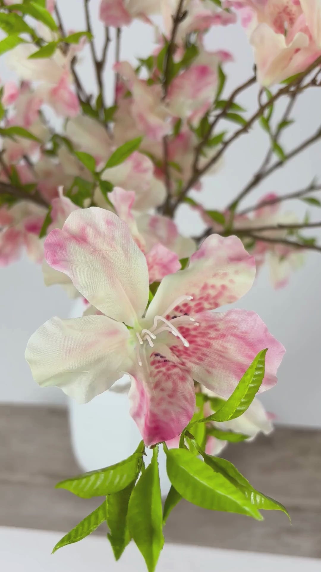 Charger la vidéo : Rhododendron 123 cm 1 pc - Branche artificielle