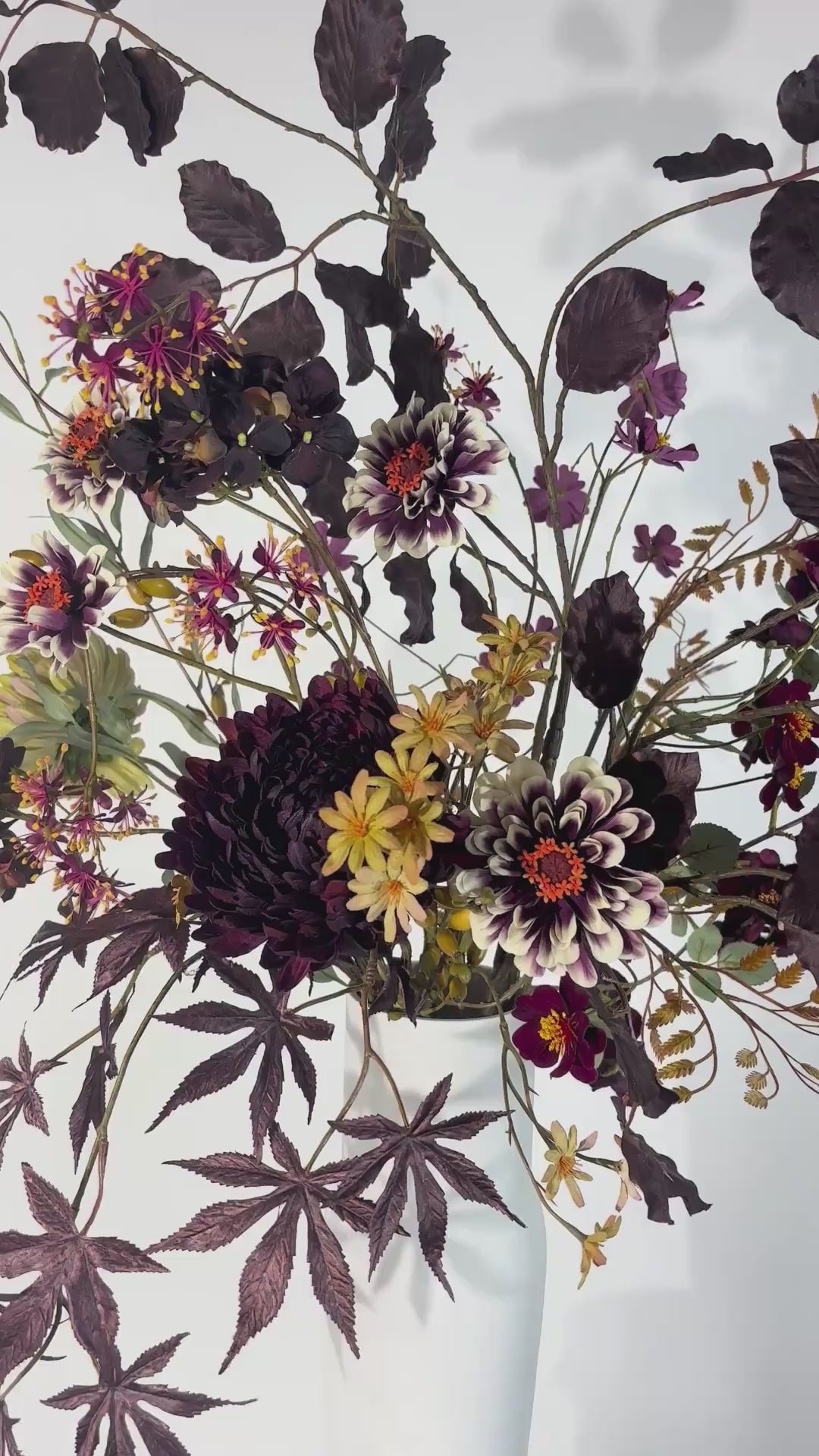 Load video: Bouquet "Secret Hideaway" - Size L