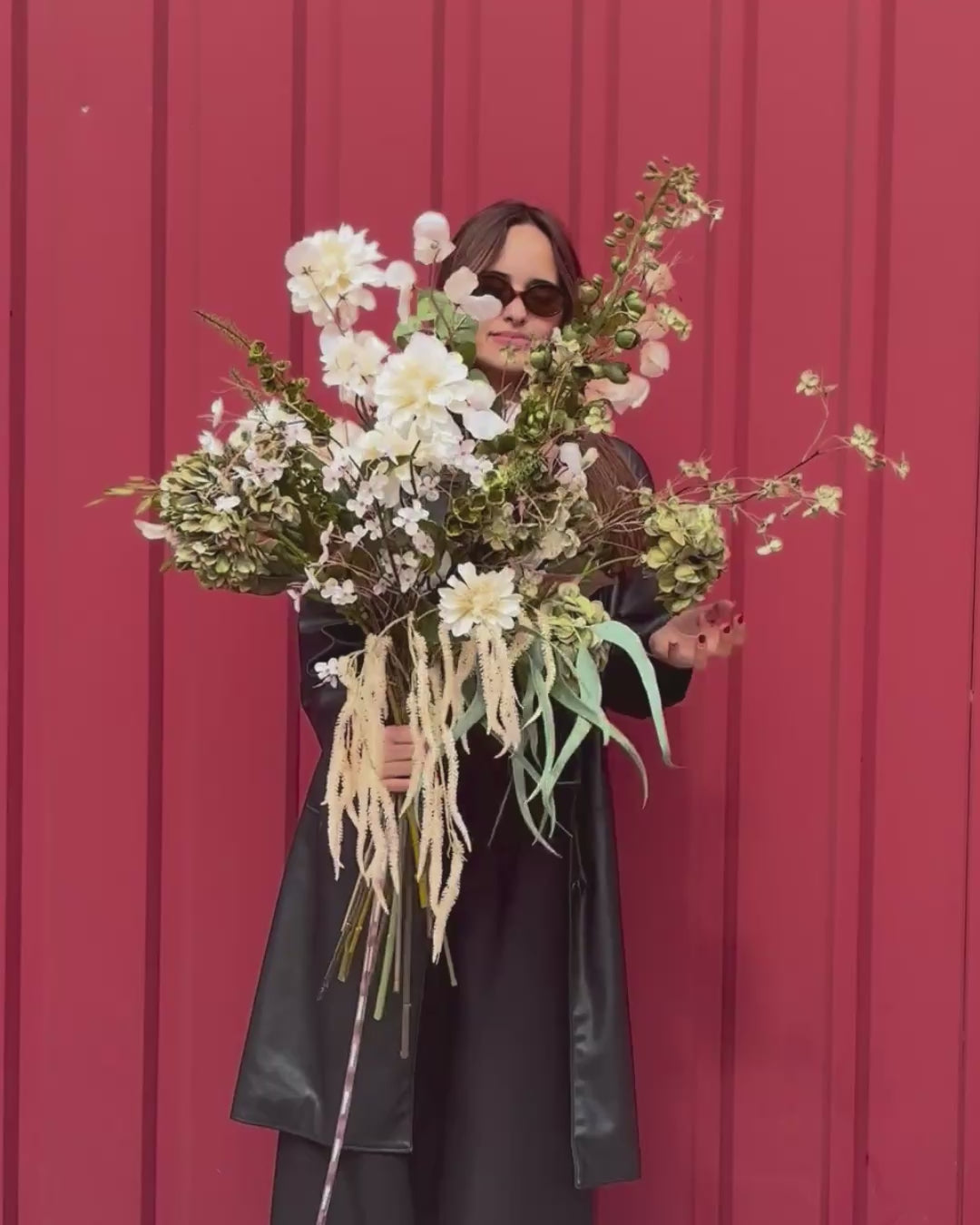 Charger la vidéo : Bouquet "Velvet Romance" - Taille L