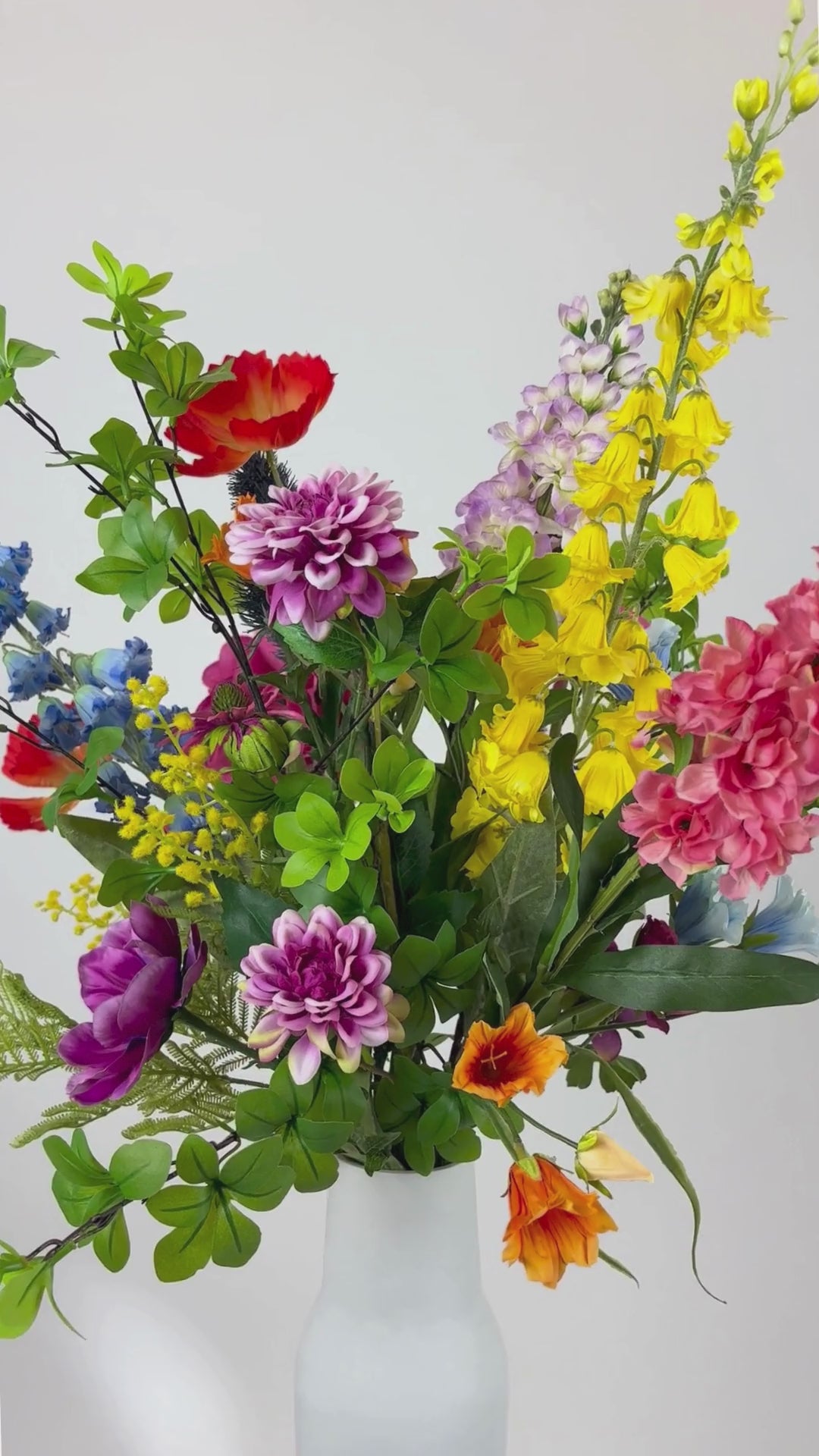 Load video: Bouquet "Electric Love" - Size M