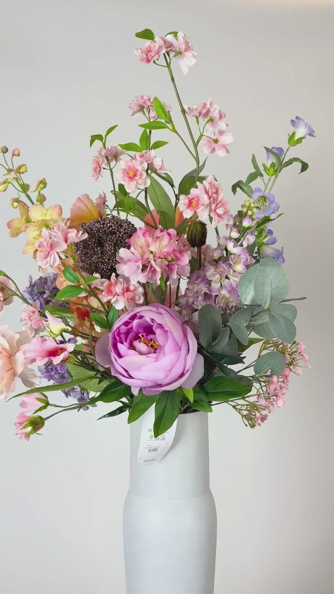 Load video: Bouquet "Soft Tones" - Size L
