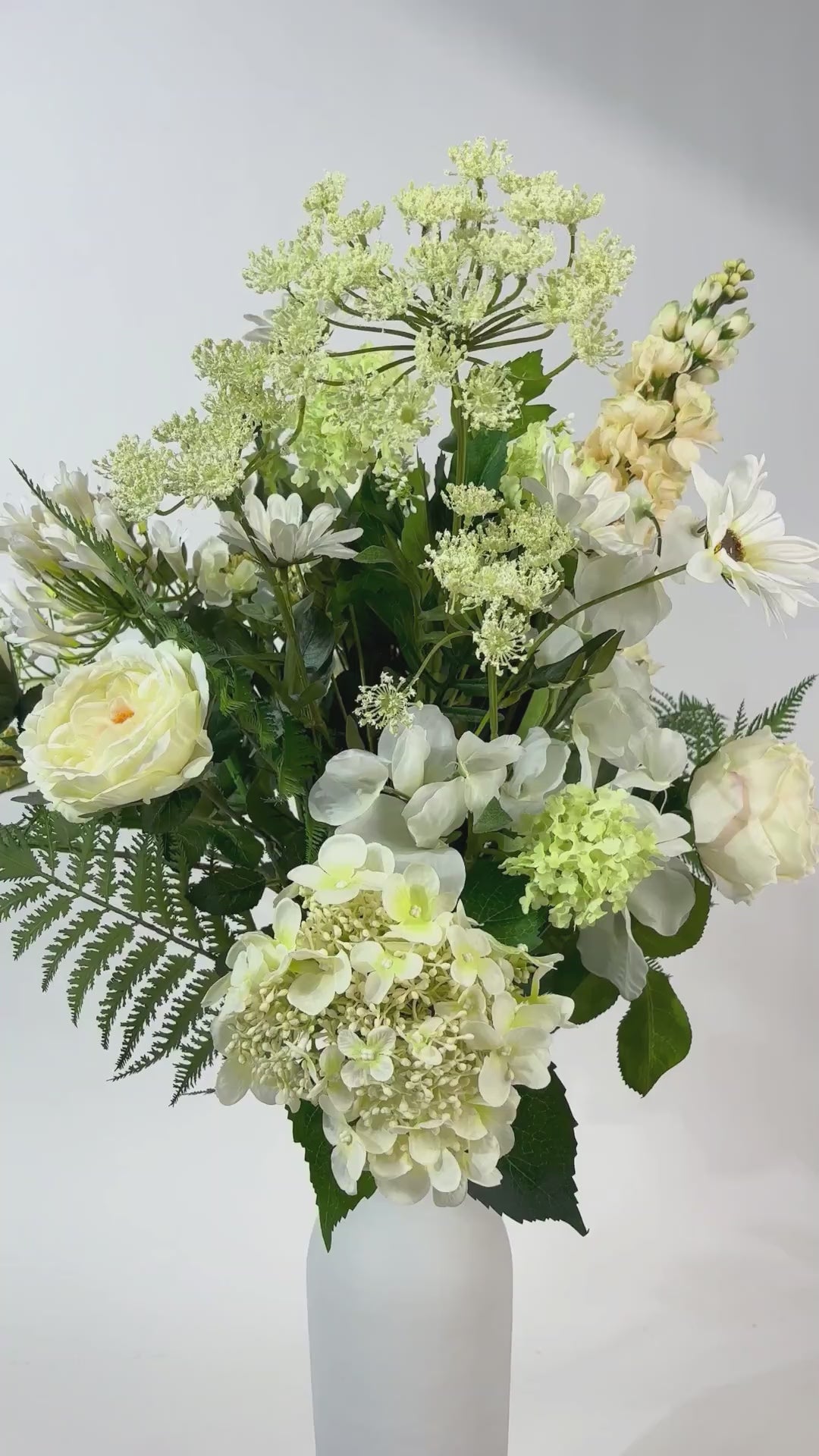 Video laden: Bouquet "White Bloom" - Grösse M