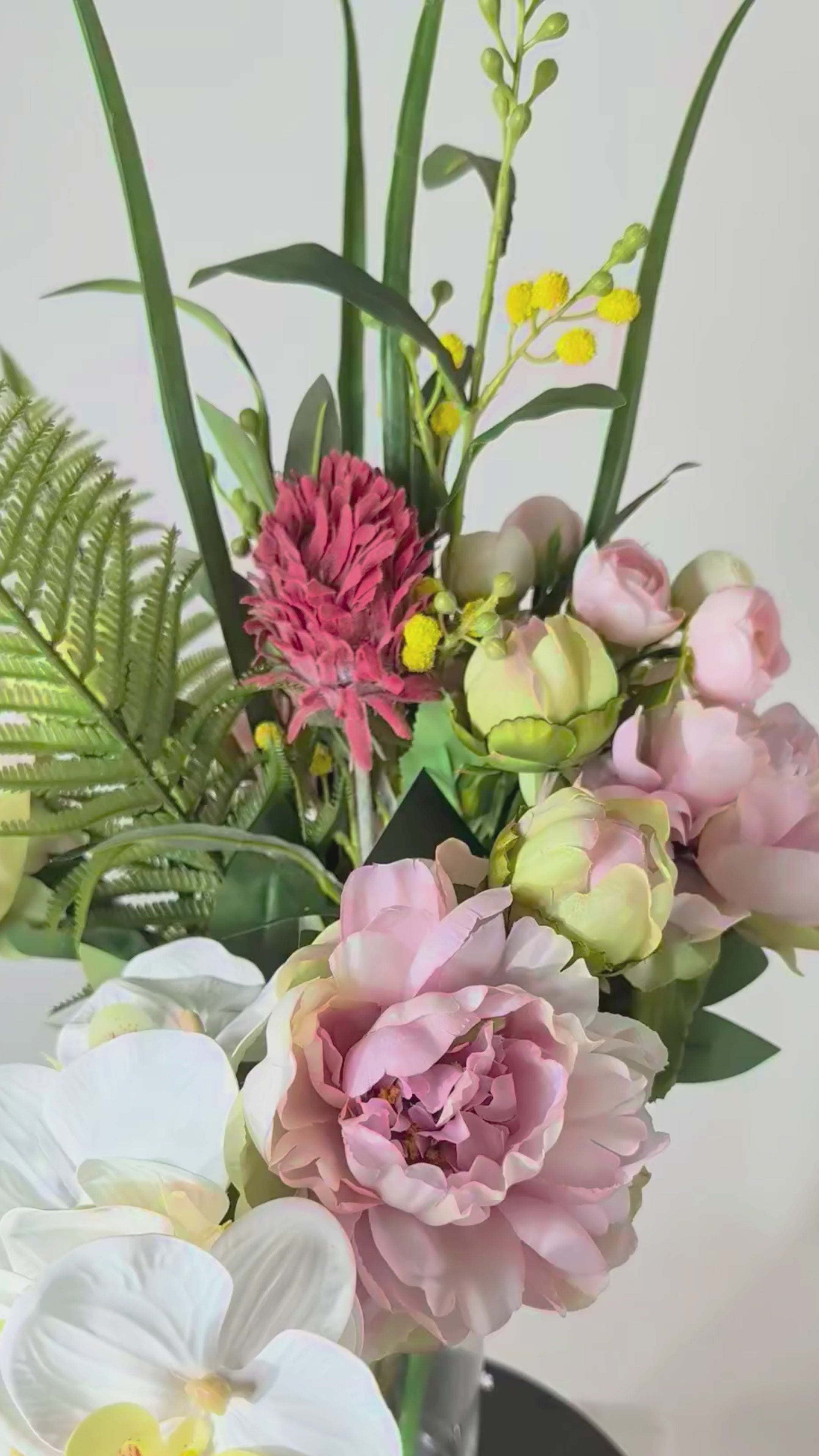 Load video: Bouquet "Valencia Pink" incl. Vase - Size M