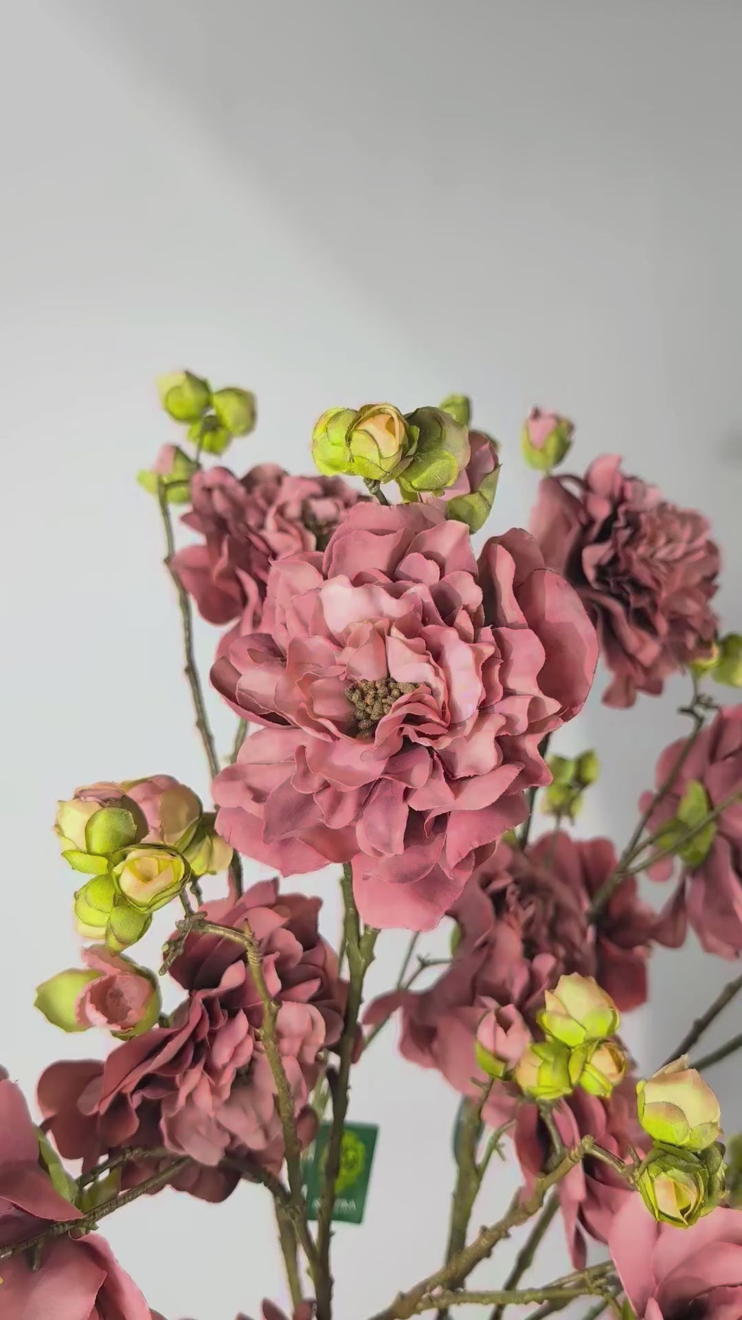 Load video: Rosenzweig 103 cm 1 Stk. - Kunstblume